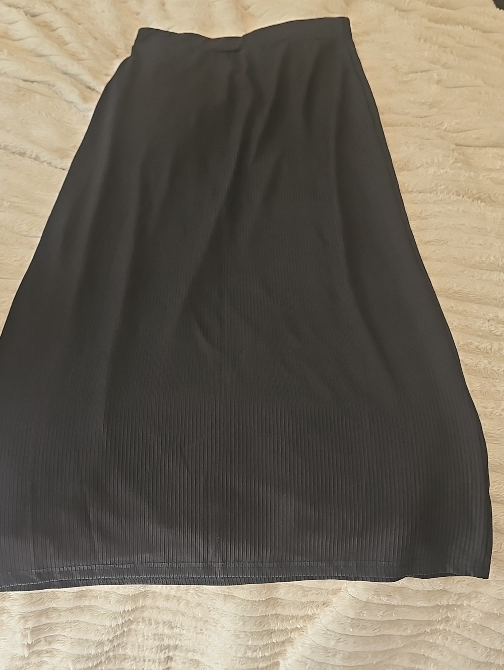 Black Ribbed Maxi Skirt